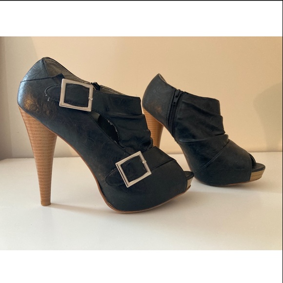 Charlotte Russe Shoes - Vintage Charlotte Russe Black Faux Leather Double Buckle Accent Heels size 7